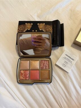 Hourglass Blush & Highlight Palette — Pink, Peach & Gold Tones